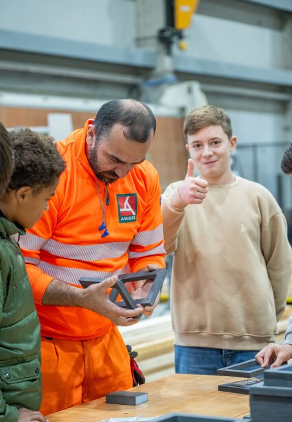 Schülerinnen und Schüler entdecken unser Handwerk
